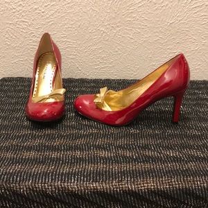 Gianni Bini red and gold pumps size 6.5